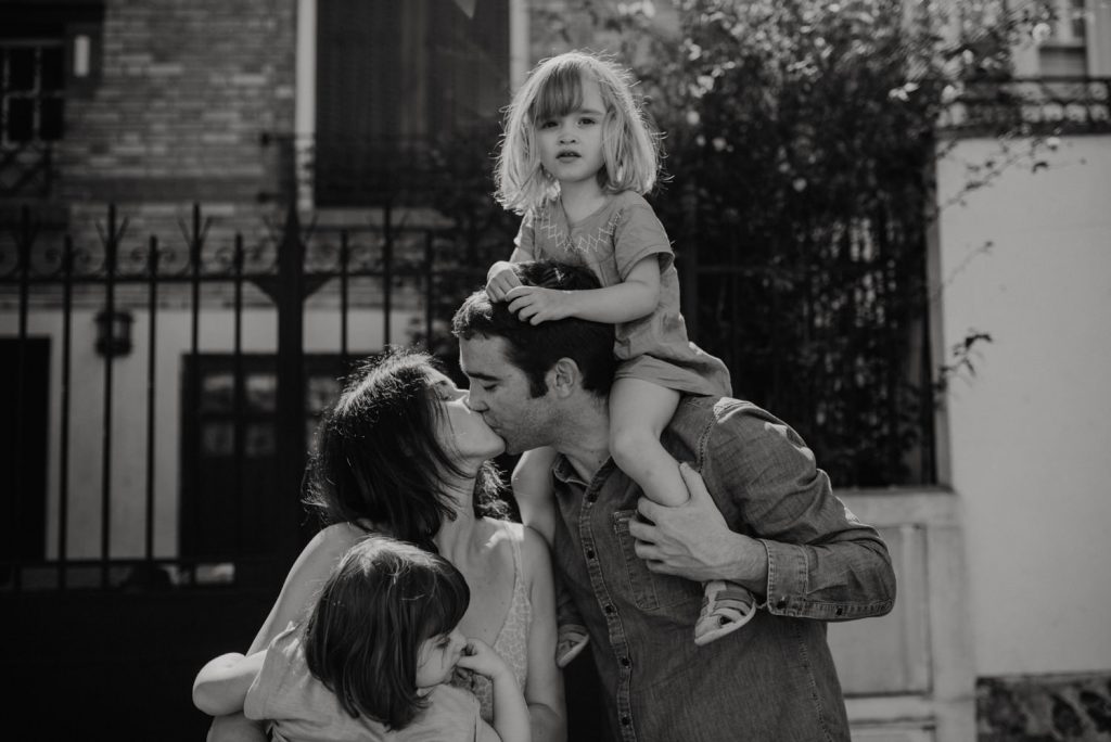 seance photo famille en exterieur - documenter le quotidien d une famille - seance photo famille naturelle - leslie photographie
