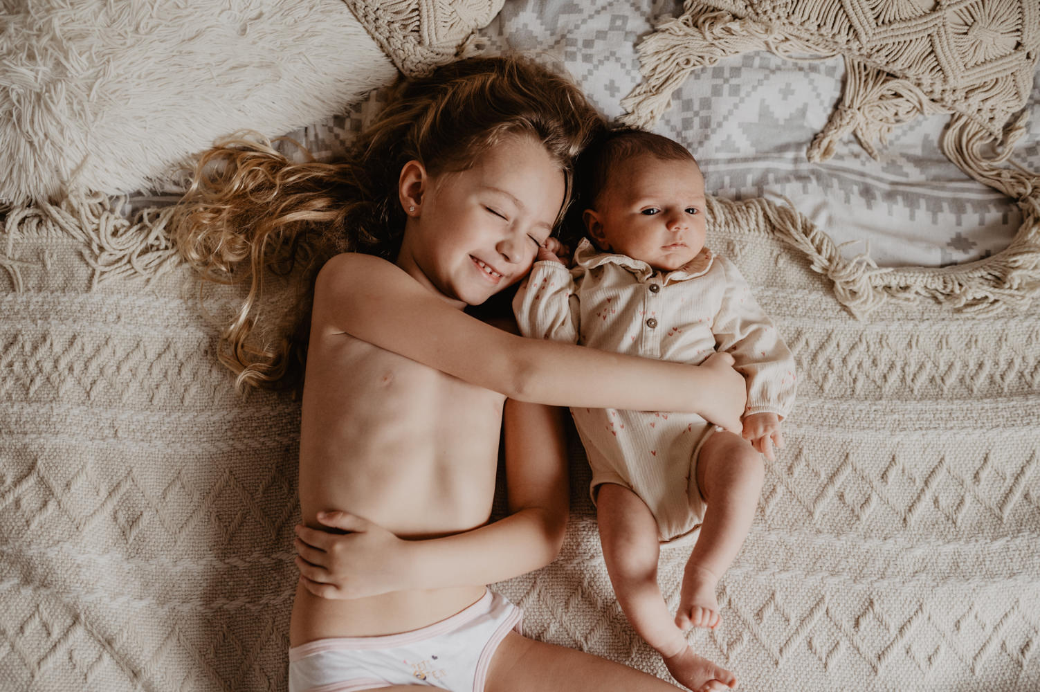 photographe famille maternage mariage paris - reportage famille a domicile - portrait d enfant naturel - leslie photographie