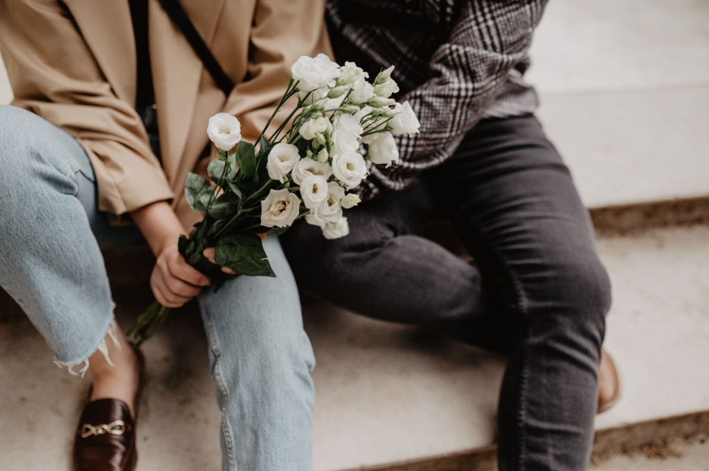 seance photo couple engagement paris - seance photo couple dans les rues de paris - engagement photo session - andy festival - leslie photographie