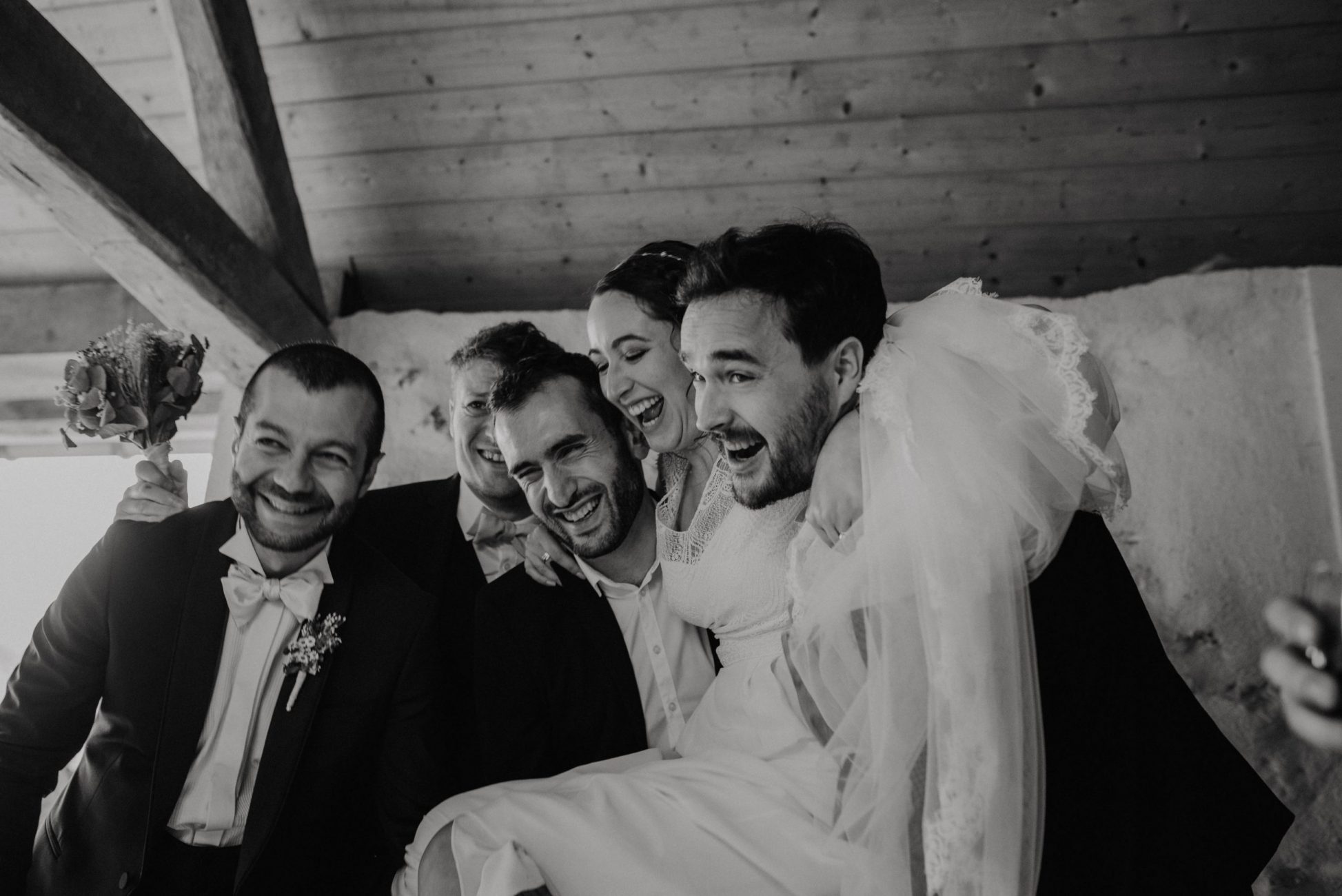 reportage photo mariage paris - photo mariage noir et blanc - preparatifs cocktail - andy festival - leslie photographie