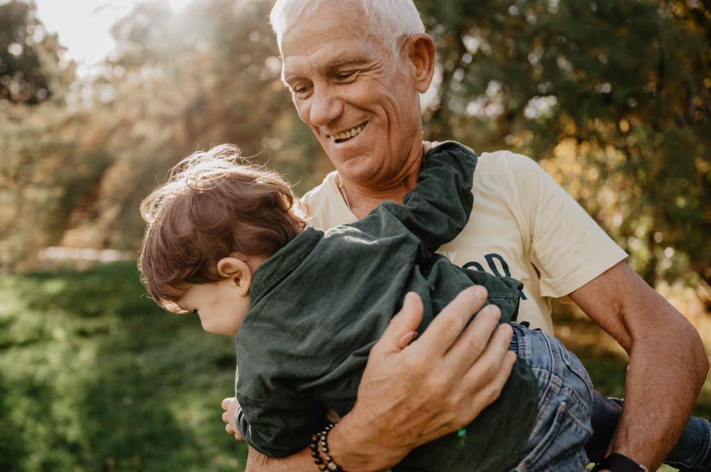photographe familles paris - séances familles yvelines - reportage photo famille - séance photo famille en extérieur - leslie photographie