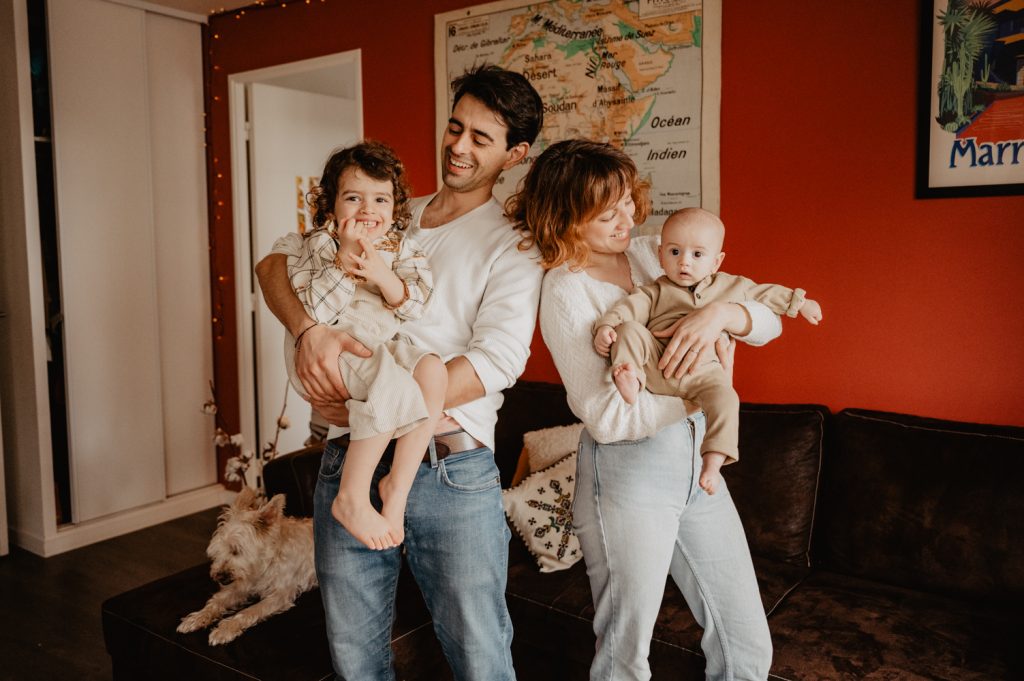 photographe familles paris - séances familles yvelines - reportage photo famille - séance photo famille en extérieur - leslie photographie