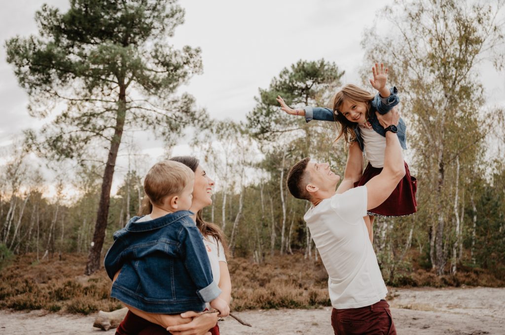 photographe familles paris - séances familles yvelines - reportage photo famille - séance photo famille en extérieur - leslie photographie
